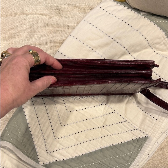 Vintage America Deep Red Crossbody eel Bag - Picture 5 of 9